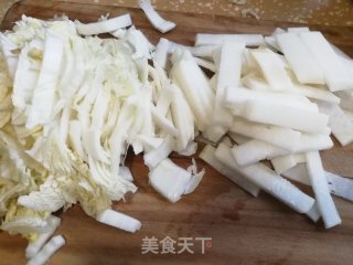 白菜萝卜炖粉条的做法步骤：2