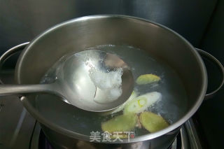 砂锅白菜白肉炖冻豆腐的做法步骤：3