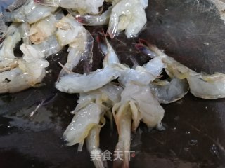 蒜蓉粉丝蒸虾的做法步骤：1