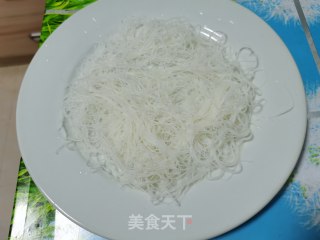 蒜蓉粉丝蒸虾的做法步骤：2