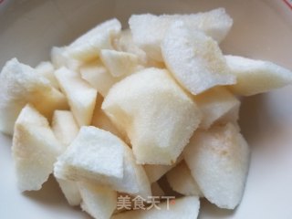 川贝雪梨炖雪耳的做法步骤：4