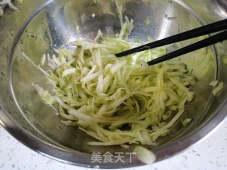 西葫芦鸡蛋饼的做法步骤：1