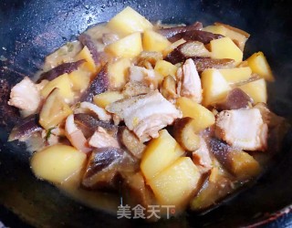 土豆茄子炖五花肉的做法步骤：10