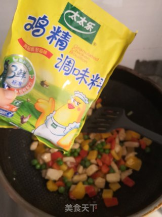 彩椒青碗豆炒鸡丁的做法步骤：9