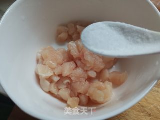 五彩鸡丁的做法步骤：1