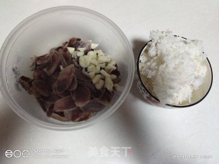 香肠炒饭的做法步骤：1