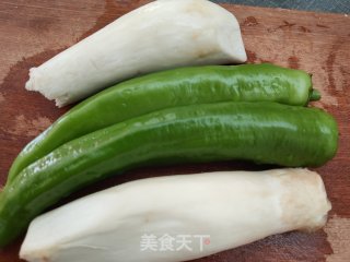 杏鲍菇青椒炒肉的做法步骤：3