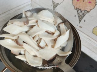 杏鲍菇青椒炒肉的做法步骤：6