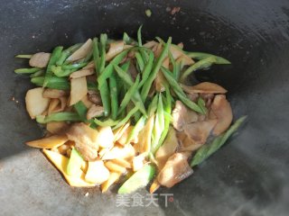 杏鲍菇青椒炒肉的做法步骤：12