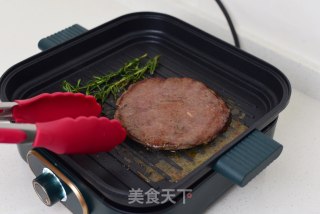 迷迭香煎牛肉饼的做法步骤：4