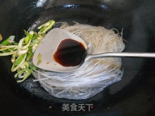 鸡蛋炒粉丝的做法步骤：8