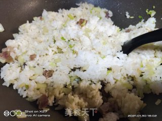 白菜香肠炒饭的做法步骤：6