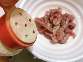 牛年牛牛！经典青椒炒牛肉丝er的做法步骤：2