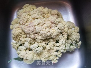 豆豉鲮鱼炒菜花的做法步骤：1