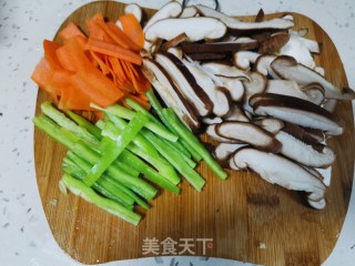 香菇炒肉片的做法步骤：1