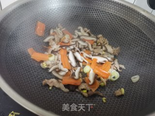 香菇炒肉片的做法步骤：6