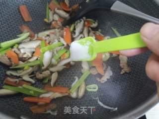 香菇炒肉片的做法步骤：8