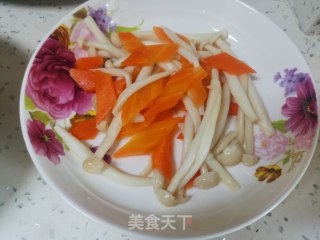 蒜苔炒海鲜菇的做法步骤：5