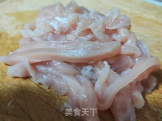 蒜黄杏鲍菇炒鸡丝的做法步骤：1