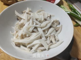 蒜黄杏鲍菇炒鸡丝的做法步骤：8