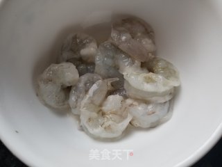 腊肠虾仁炒荷兰豆的做法步骤：1