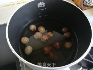 桂圆酒酿蛋花汤的做法步骤：2