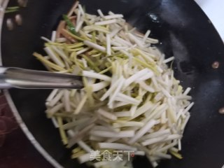 蒜黄炒豆干的做法步骤：2