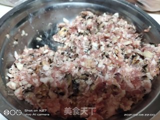 马蹄香菇肉末酿油面筋的做法步骤：1