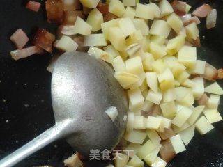 腊肉土豆焖饭。的做法步骤：6