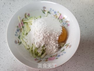 西葫芦丝煎饼的做法步骤：3