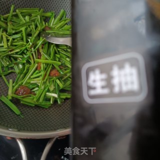 蒜黄炒腊肉的做法步骤：7