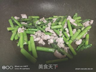 肉片炒芦笋的做法步骤：3