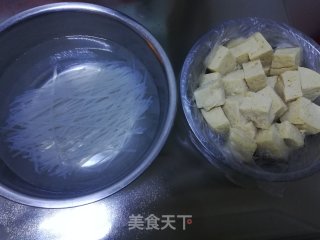 白菜五花肉炖冻豆腐粉条的做法步骤：3