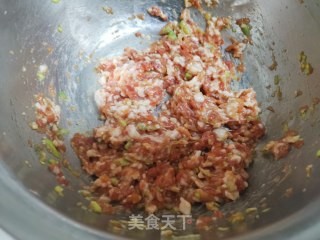 猪肉香菇馄饨的做法步骤：1