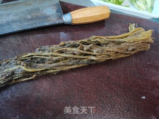 雪菜冬笋炒肉丝的做法步骤：3