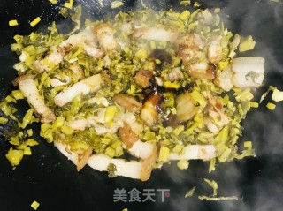 酸菜炒扣肉的做法步骤：5