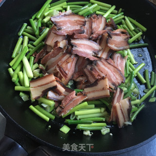 蒜苔炒腊肉的做法步骤：6