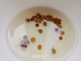 白菜水饺的做法步骤：1