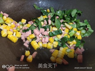 火腿玉米炒饭的做法步骤：2