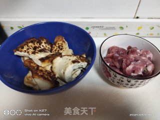 白菜豆腐炒肉片的做法步骤：1