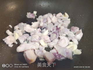 青椒白菜炒肉片的做法步骤：2