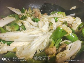 青椒白菜炒肉片的做法步骤：4