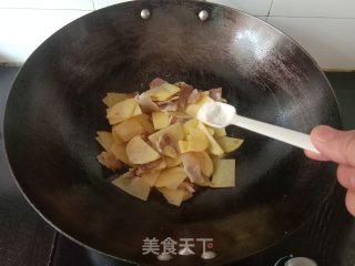 腊肉炒土豆片的做法步骤：5