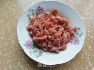 莴笋胡萝卜炒牛肉的做法步骤：1