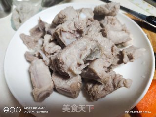 排骨蒸萝卜的做法步骤：1