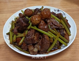 蒜苔鹌鹑蛋烧肉的做法步骤：7