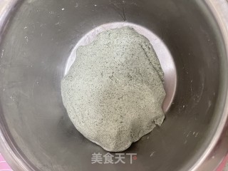 正是艾草上市时：豆沙青团的做法步骤：2