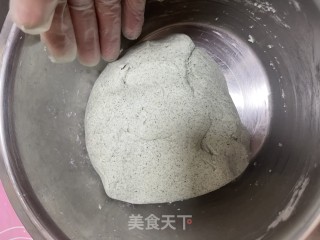 正是艾草上市时：豆沙青团的做法步骤：5