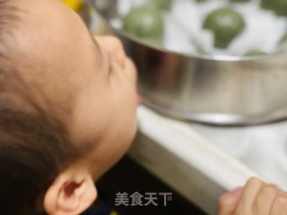 正是艾草上市时：豆沙青团的做法步骤：11