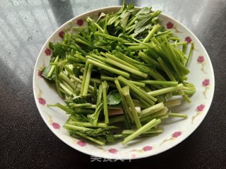 野芹菜炒香干的做法步骤：2